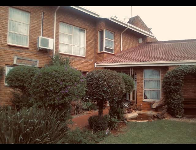 5 BEDROOM HOUSE FOR SALE IN DERSLEY